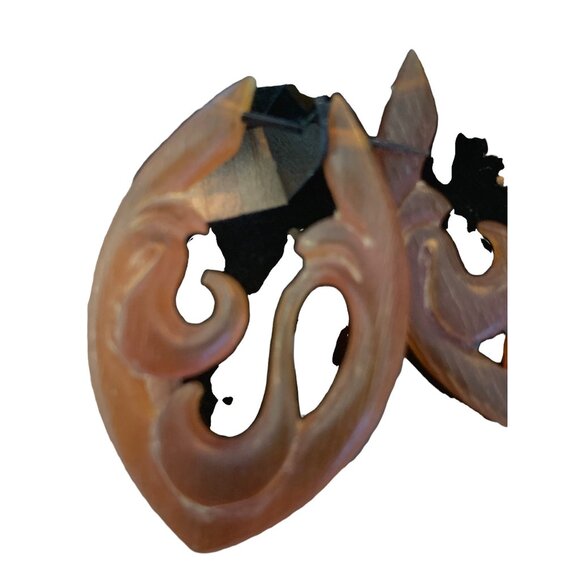 👗 2/$30 👗 Vintage Brown Carved Tribal Design Earrings - Picture 4 of 4